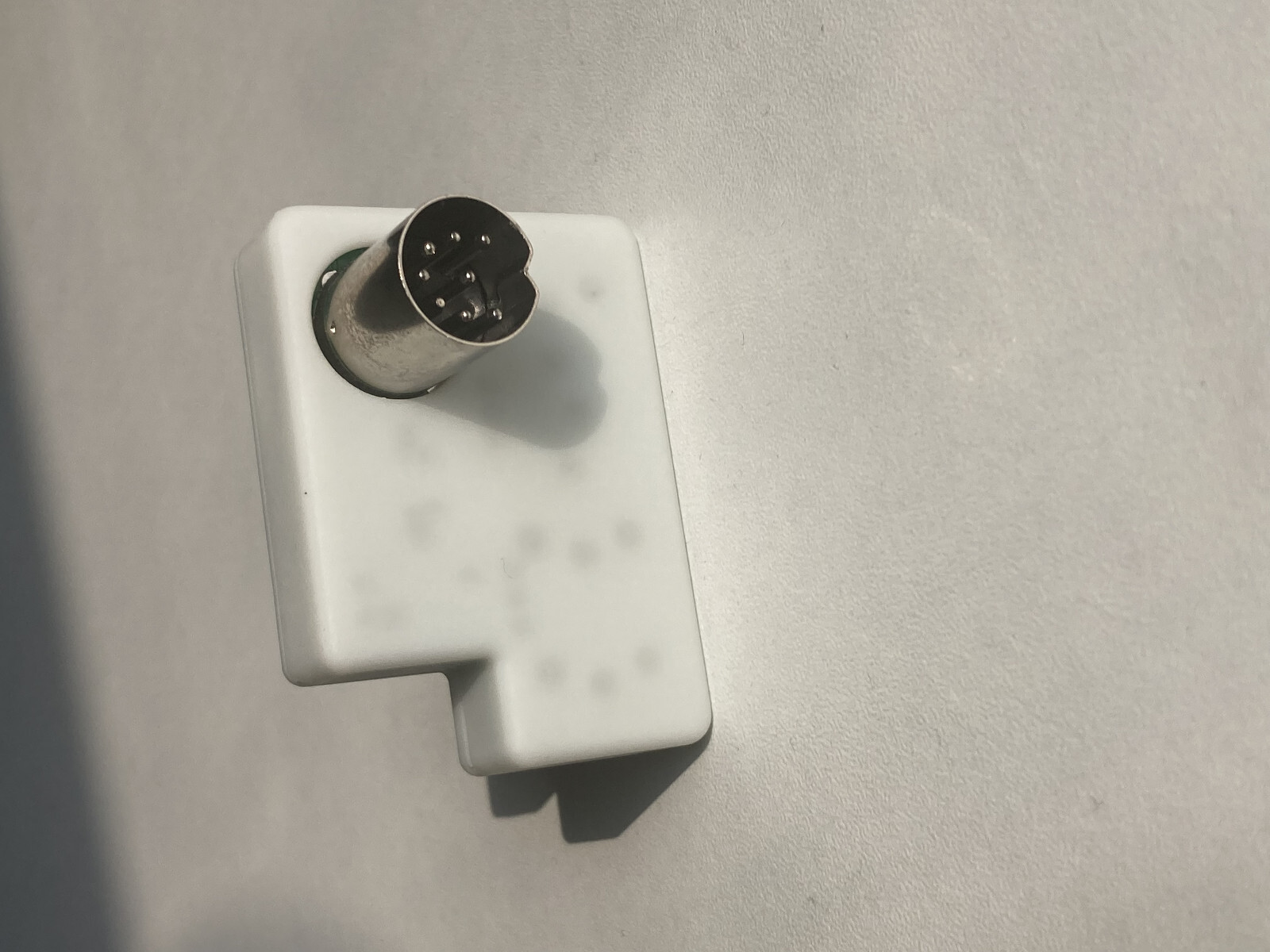 Commodore 64/128 AV Adaptor - S-Video Composite 2ch Audio L/R