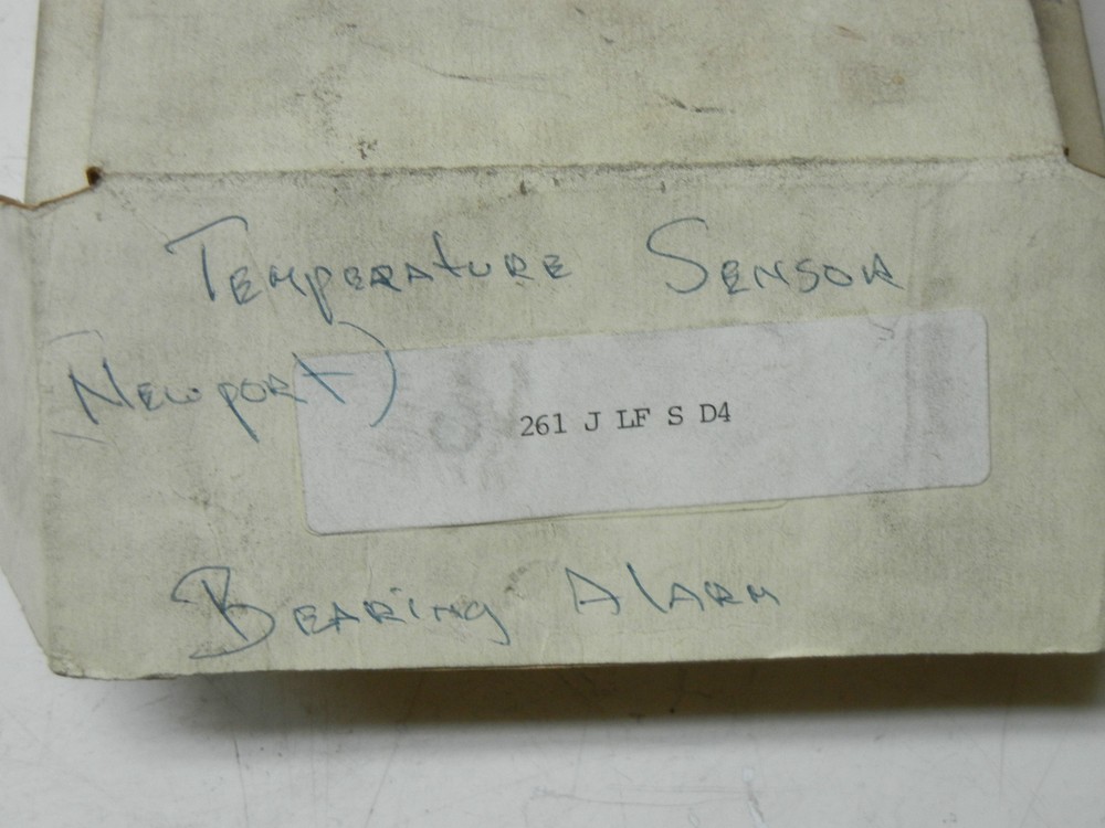 NEWPORT ELECTRONICS 261-J-LF-S-D4 USED TEMPERATURE CONTROLLER 261JLFSD4