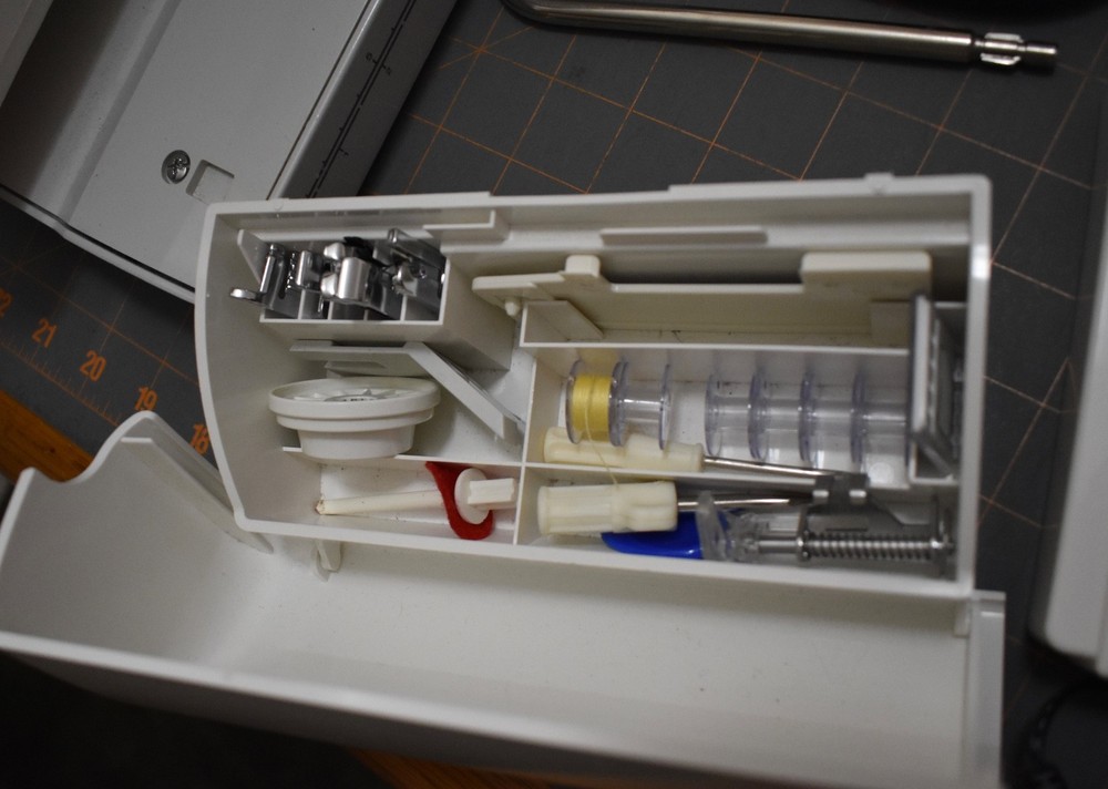 Janome Memory Craft 9000 Sewing Machine with Customizer 2000 Blank Card Extras