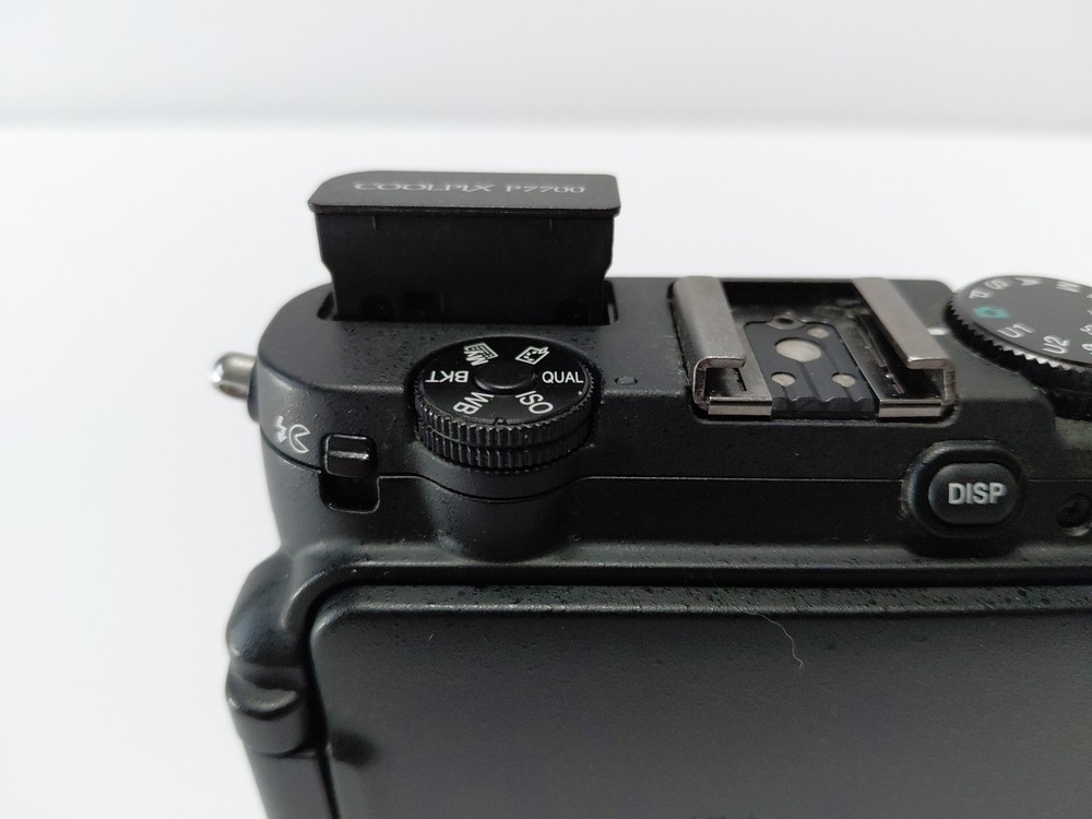 Nikon Coolpix P7700 12.2MP digital camera💥READ💥