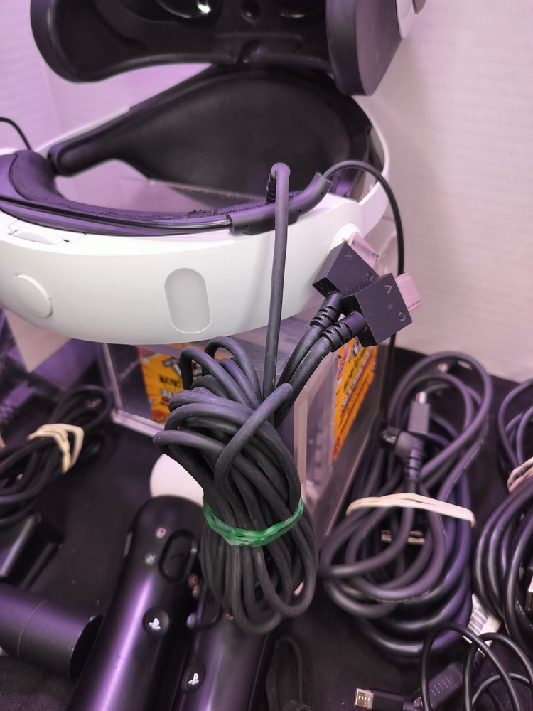 Sony PlayStation VR PS4 Version 1 Virtual Reality Headset Bundle AS-IS UNTESTED