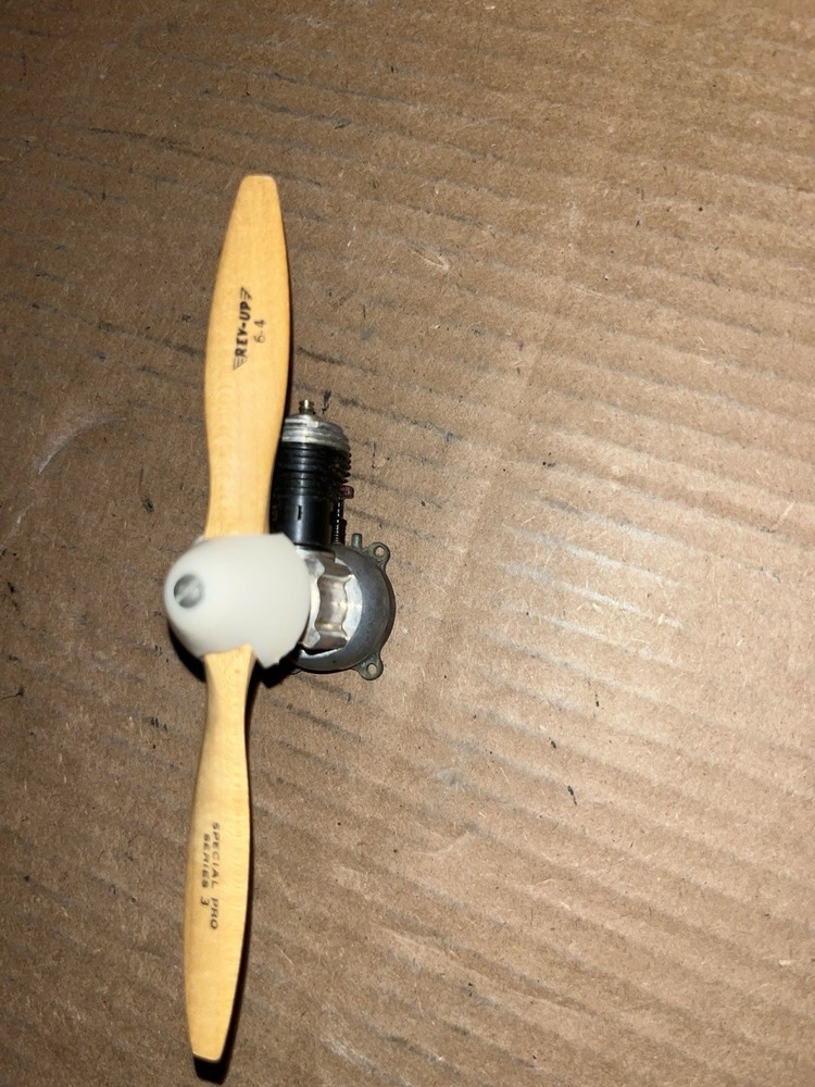 NOS Cox Baby Bee Model Airplane Engine Glow Power Untested