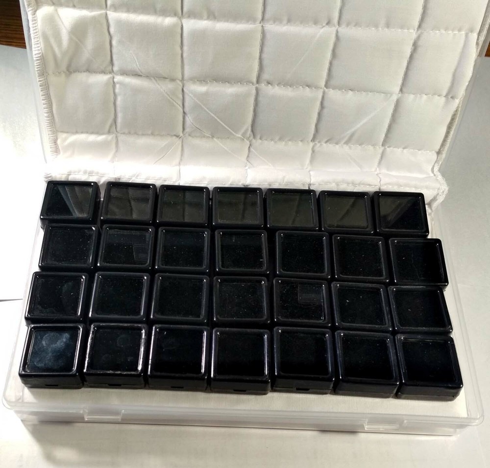 Display Storage plastic box with insert white cotton clothes with box 28 pieces