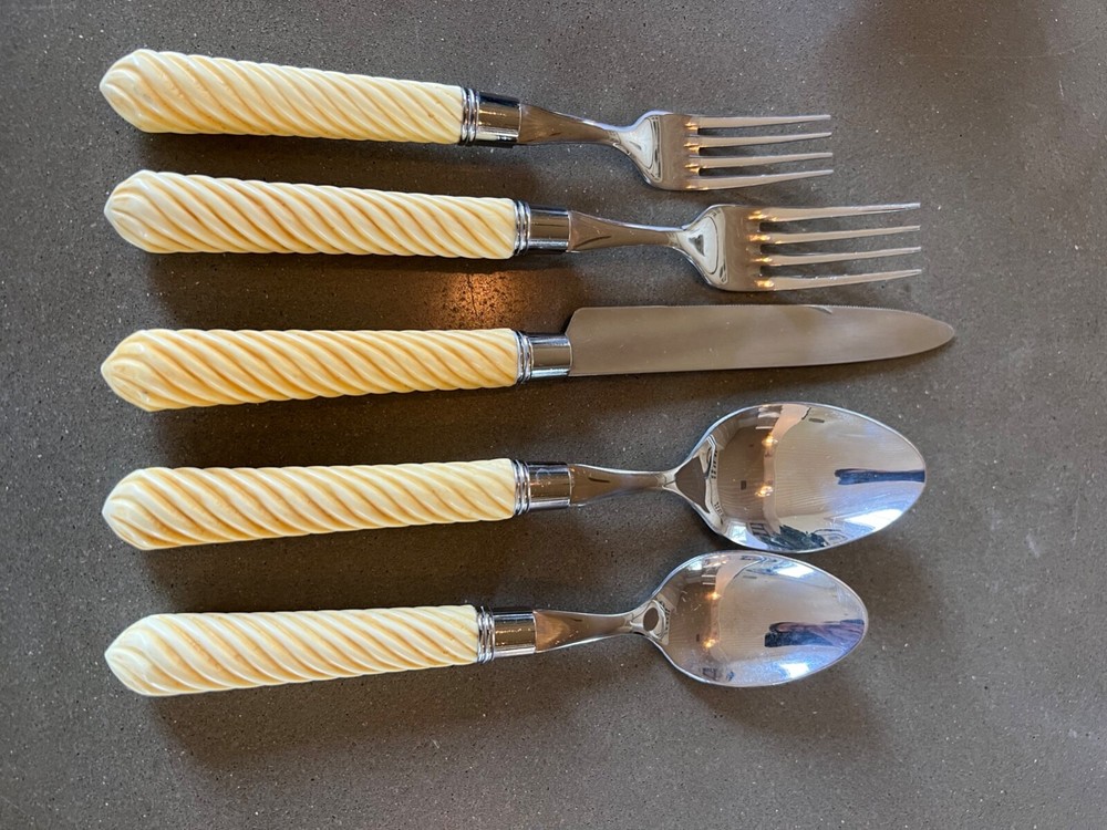 Zrike Flatware Ivory Swirl Stainless-40 pc set