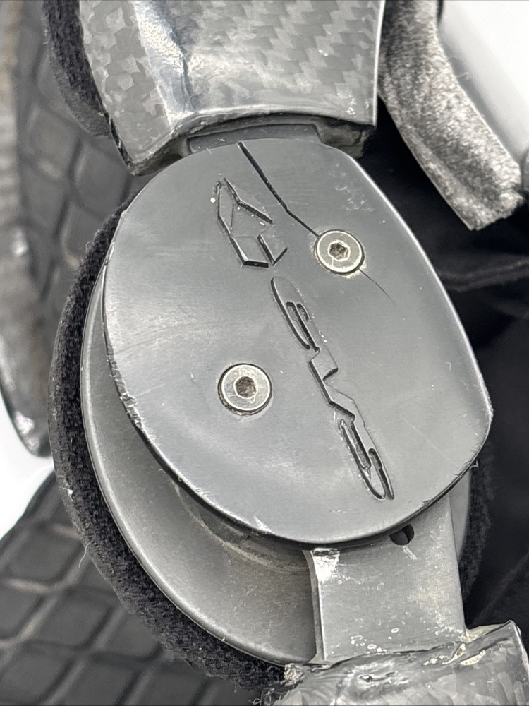 EVS WEB Knee Guards - Size Medium- Missing Straps and D-Rings