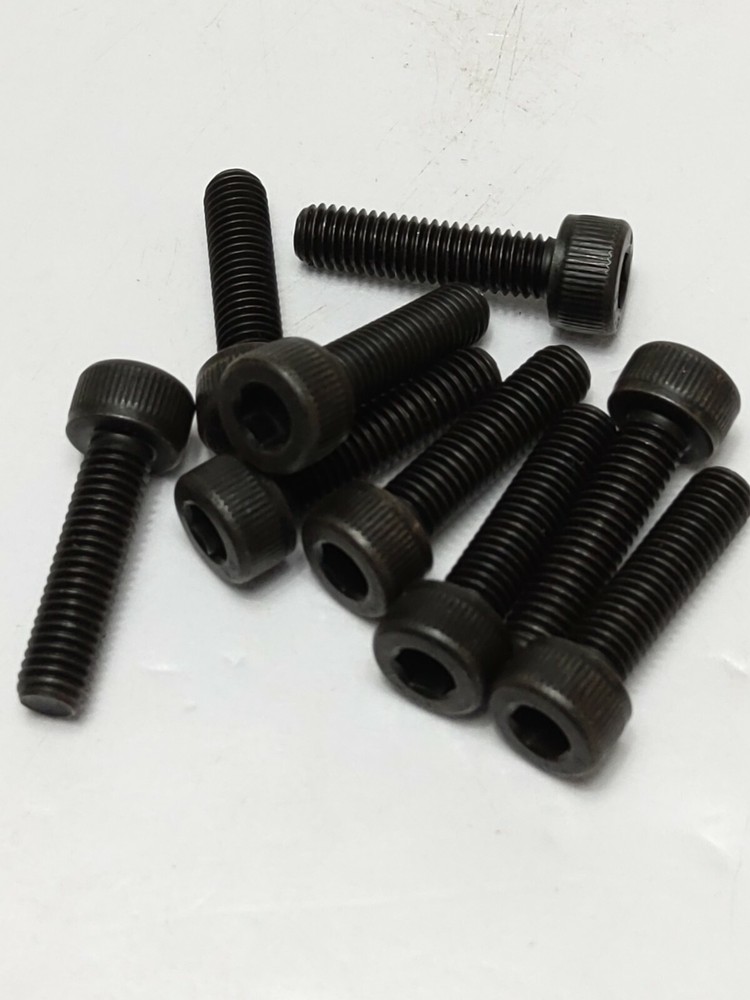 LOT OF 9 MAX SCREWS BB40407 (NOS)