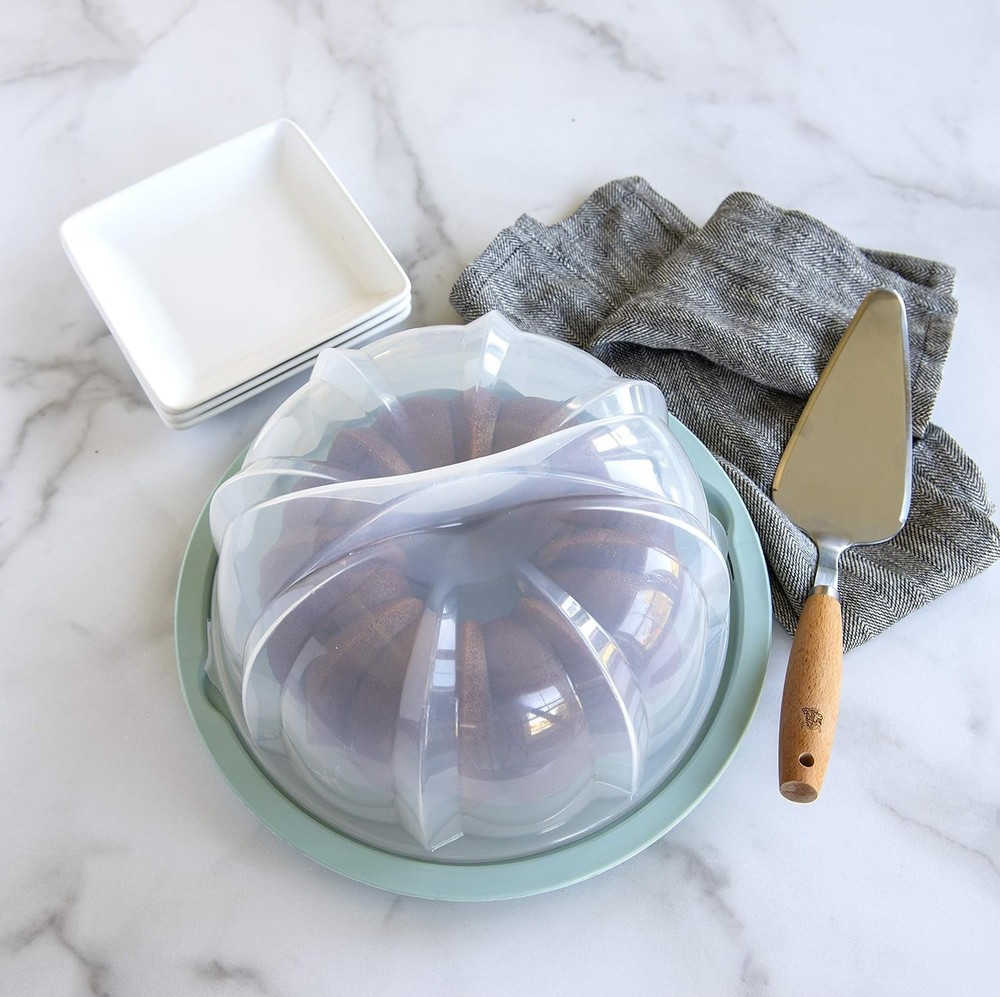 Translucent Bundt Cake Keeper