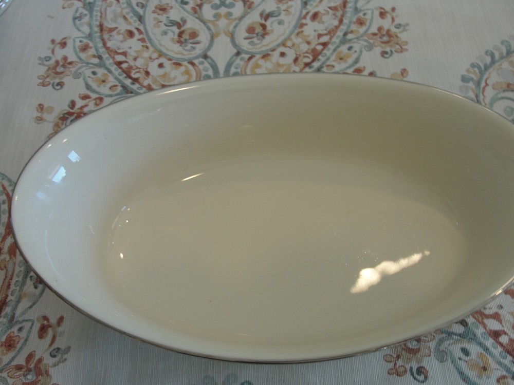 LENOX SOLITAIRE OVAL BOWL 10 3/8"