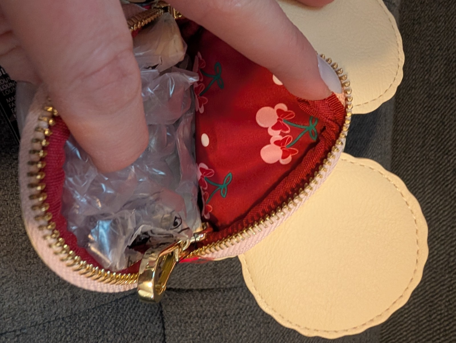 Loungefly Disney Minnie Mouse Cherry Pie Coin Purse Zip Around Pouch With Strap