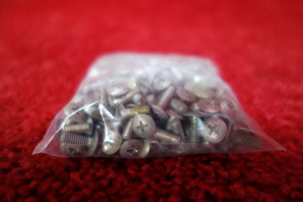 Truss Head Machine Screws PN AN526-8R6