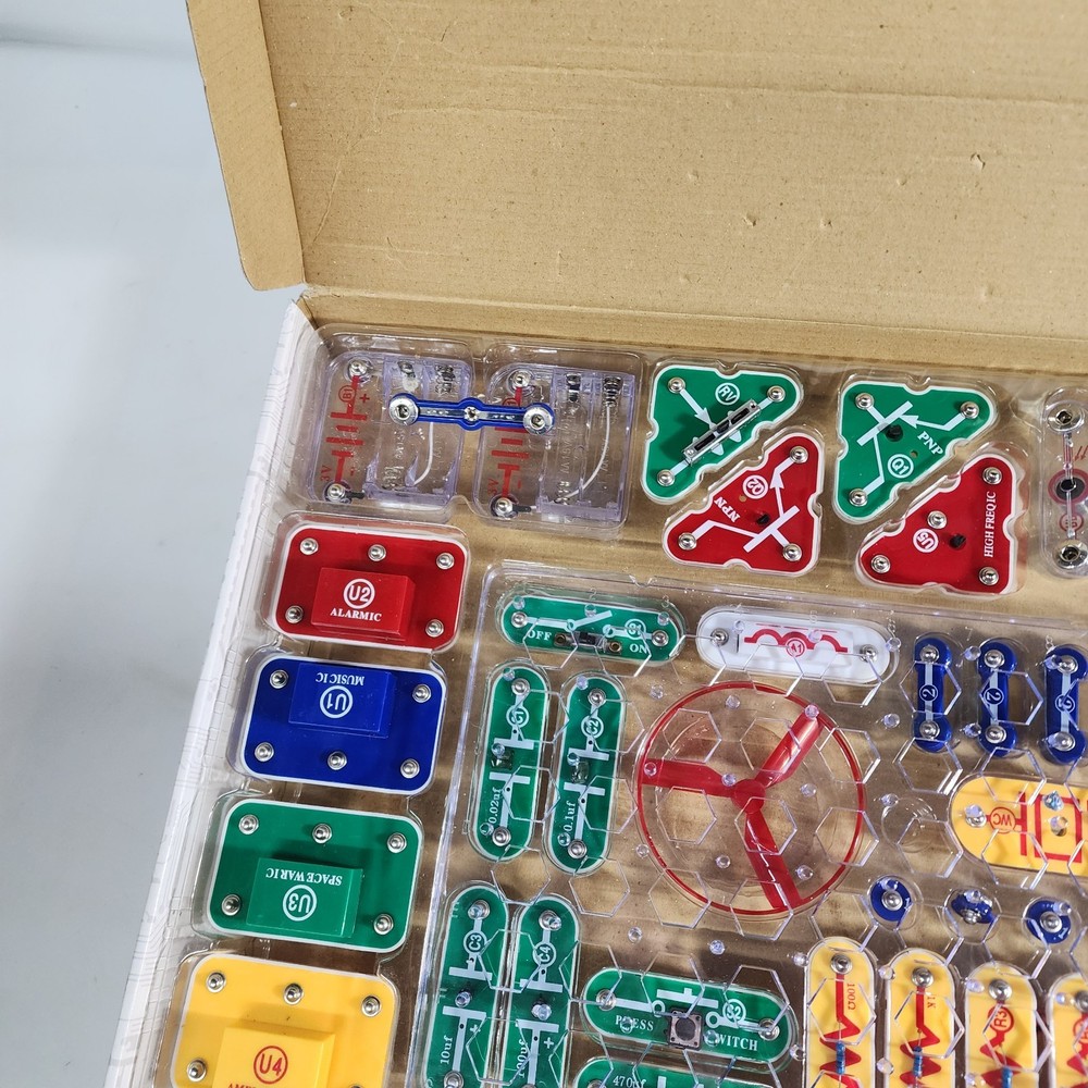 Elenco Snap Circuits SC-300 Electronics Kit Y2K Stem Toy 300++ Projects