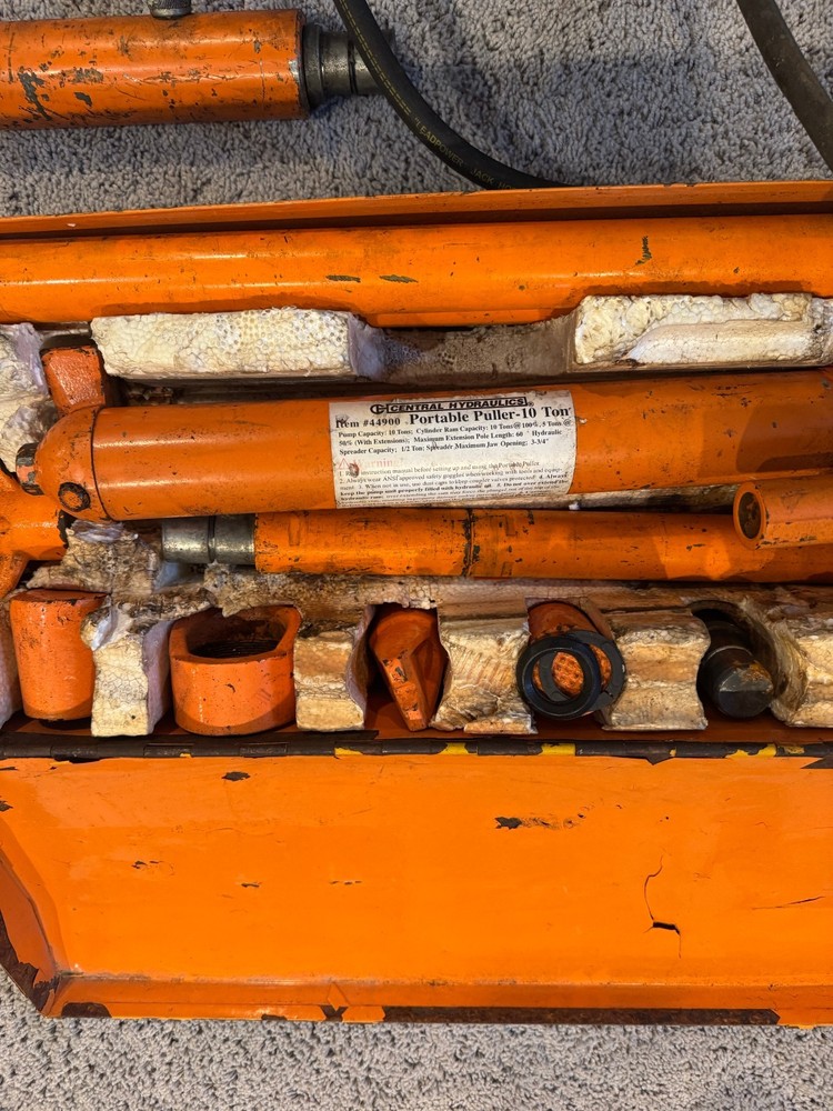 Central Hydraulics 10 Ton Portable Puller Kit