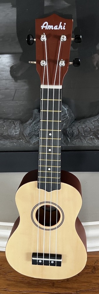 Amahi 21 inch Ukulele Read