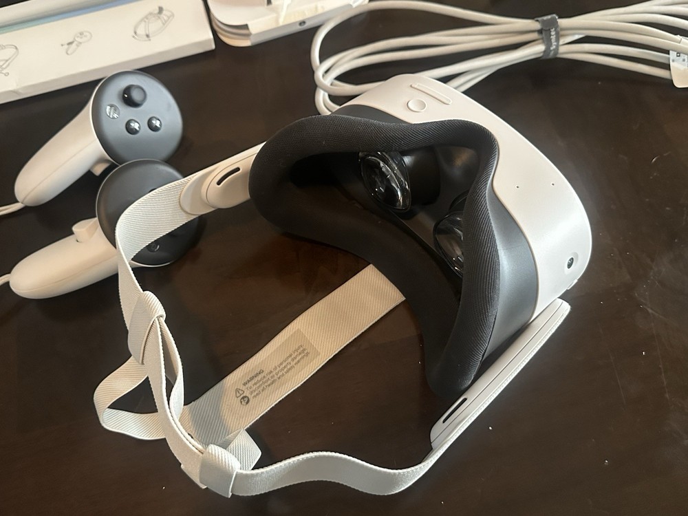 Meta Quest 3S 128GB VR Headset Batman Arkham Shadow Edition