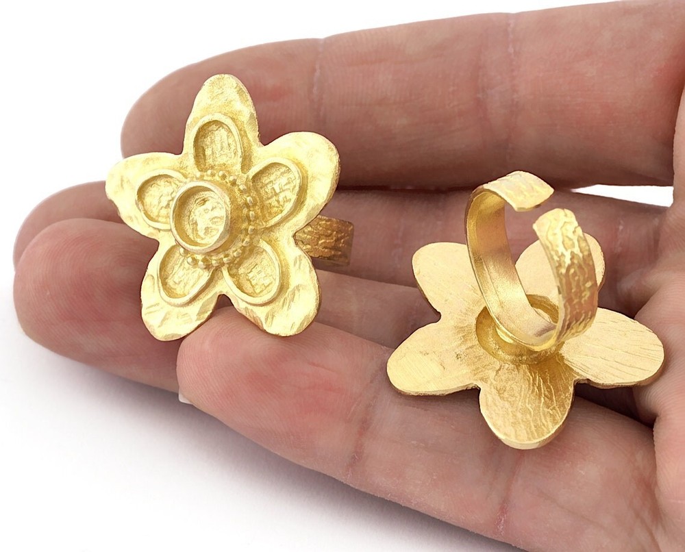 Daisy Flower Ring , Adjustable , Round Blank Bezel Setting - Raw Brass 5351