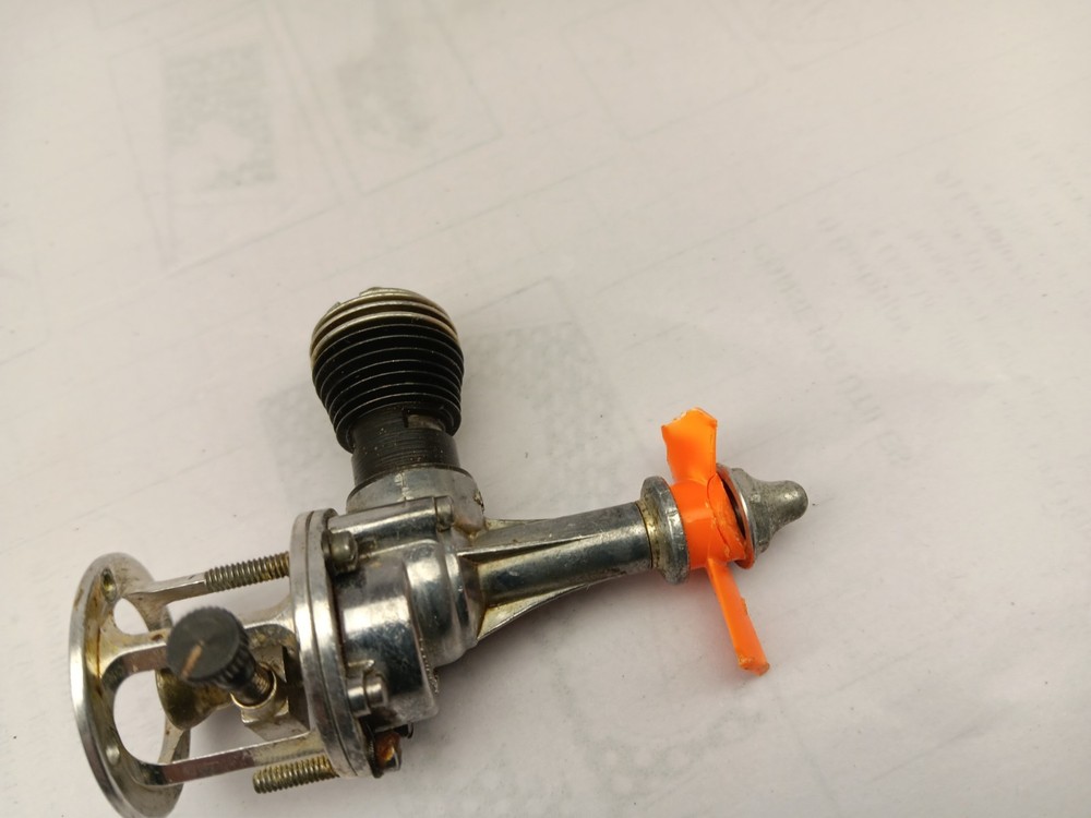 Vintage Cox Thermal Hopper .049 (0.8 cm³) Model Engine