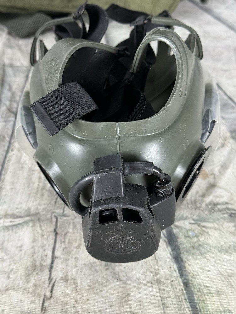 US M40 Gas Mask Small . Face Mask, Filter & Extra Inserts-C