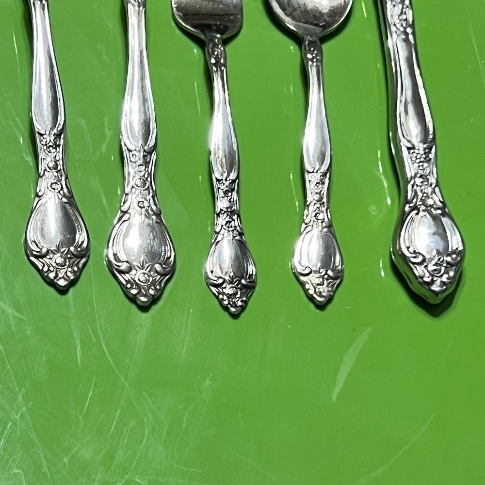 Oneida West Bend Affection 5 Piece Fork, Salad, teaspoon, table spoon, knife