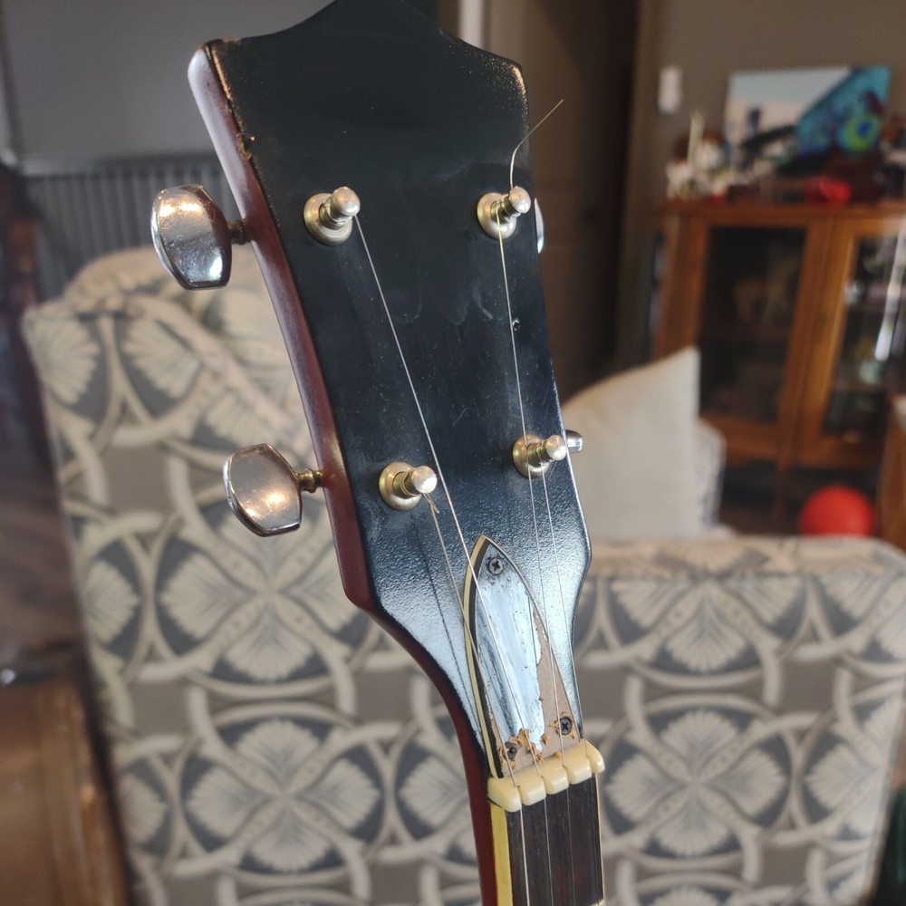 Vintage 5 string Globel banjo with fiber case