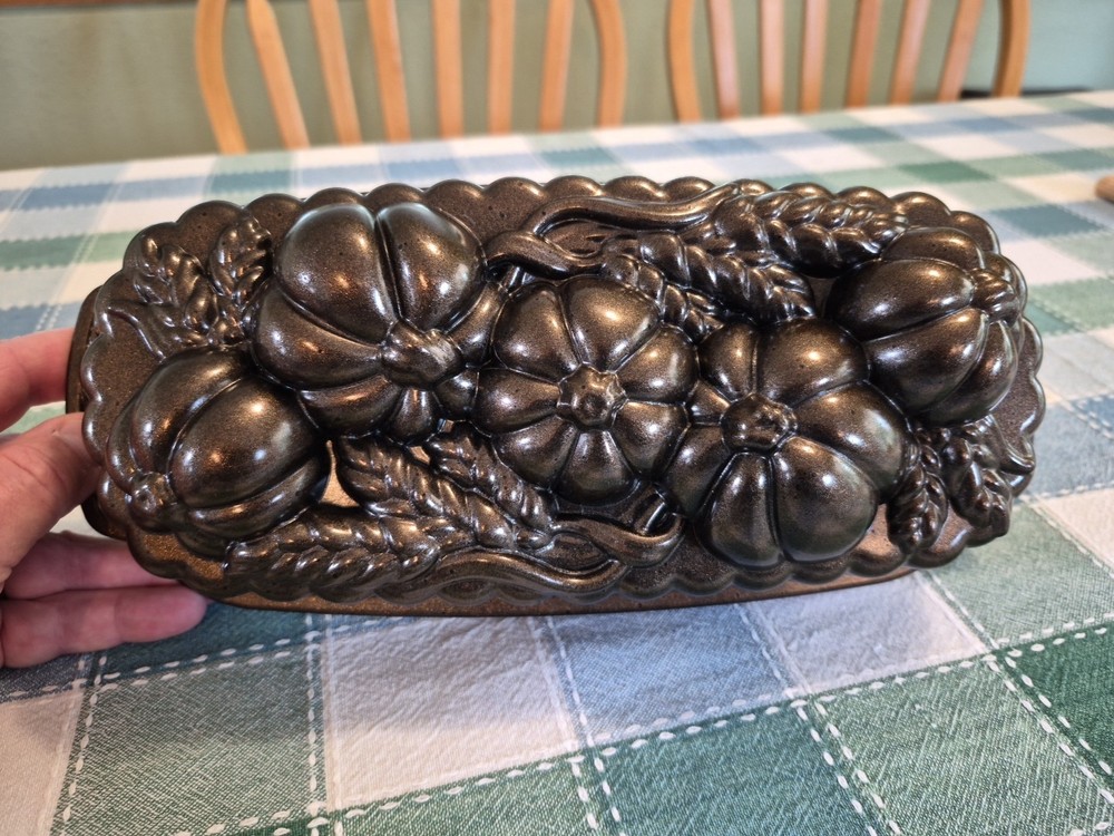 Nordic Ware Pumpkin Wheat Loaf Pan 6-cup With Case