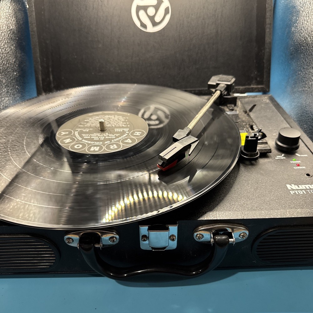 Numark PT01 Touring Chargeable Suitcase Turntable with USB Cable [TESTED]