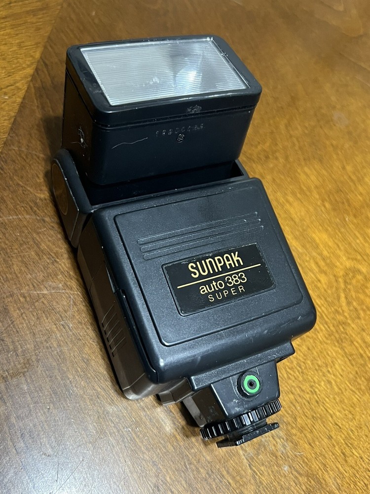 Sunpak Auto 383 Super Flash - Camera Accessory. Untested!