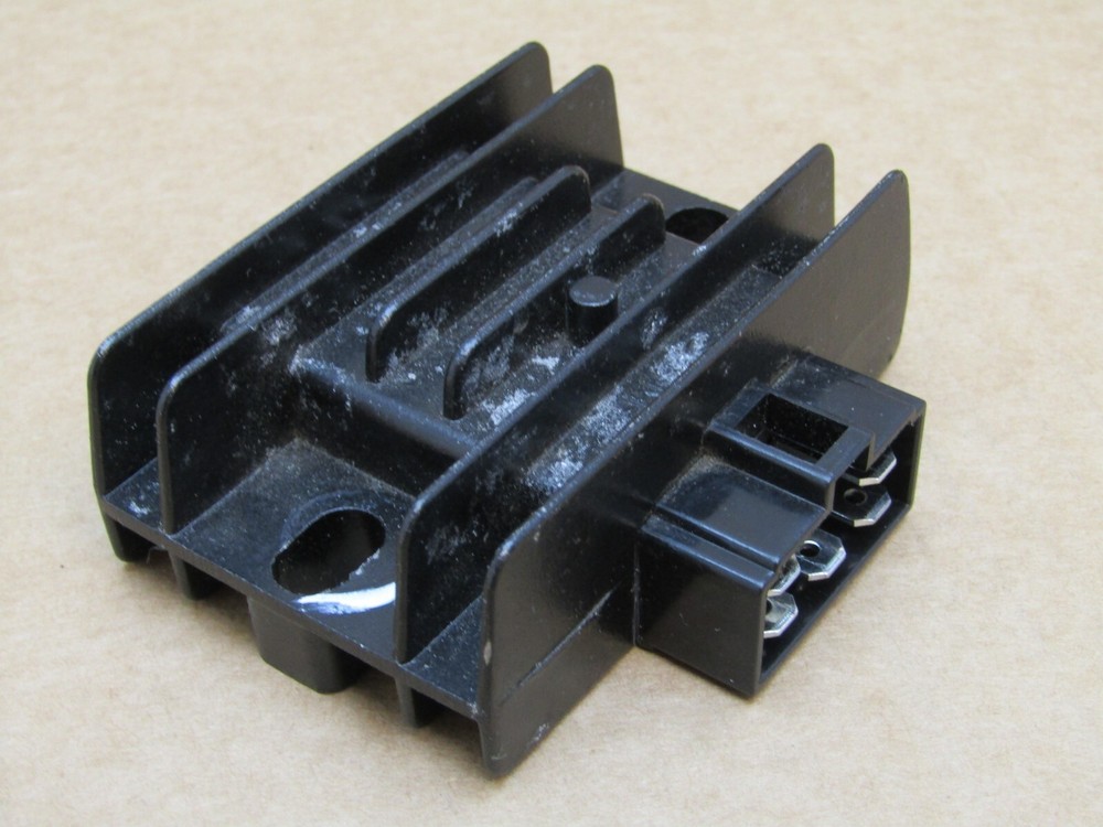 Keeway RKF125 E4 2020 6,669 miles regulator rectifier (11673)