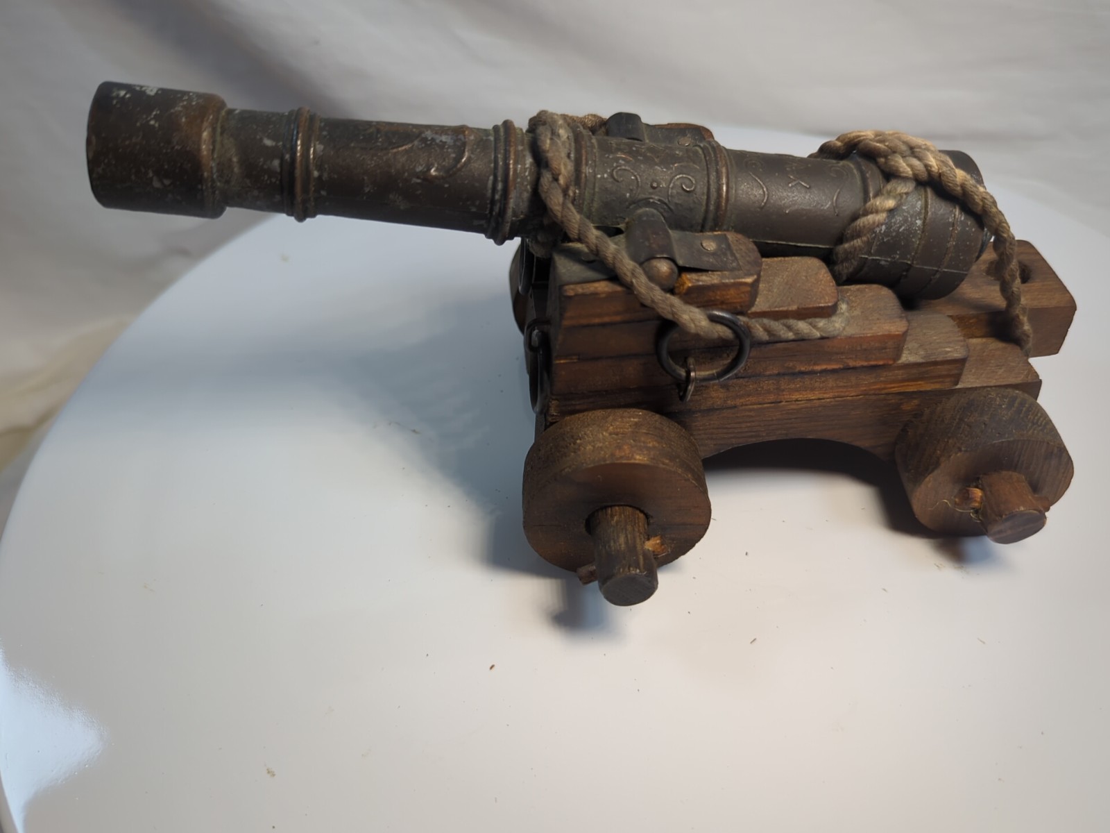 English Naval Cannon Replica XVII Century  Cast Iron Oak Carriage NiceDetailing