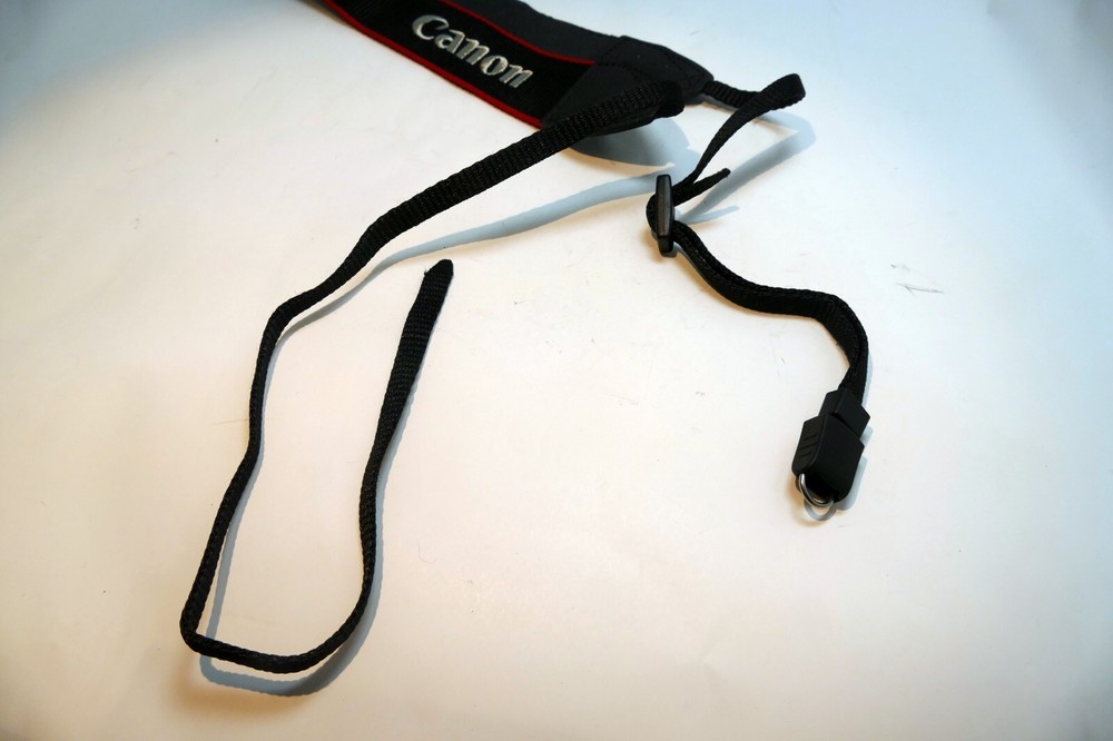 Canon EOS Digital Camera Neck Shoulder Strap - missing buckle at the end