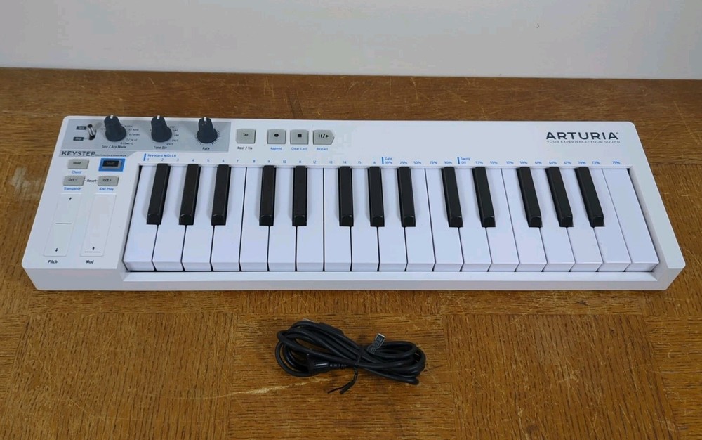 Arturia KeyStep 32-Key MIDI Keyboard Controller Sequencer White w/ USB - Working