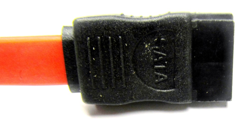 2 SATA Computer / Drive Data Cables, Straight/Straight, 7 conductor, 7 inch