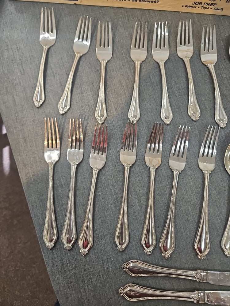 International Silver-Plated Yorkshire Bead Flatware 35pc 7 Place Settings