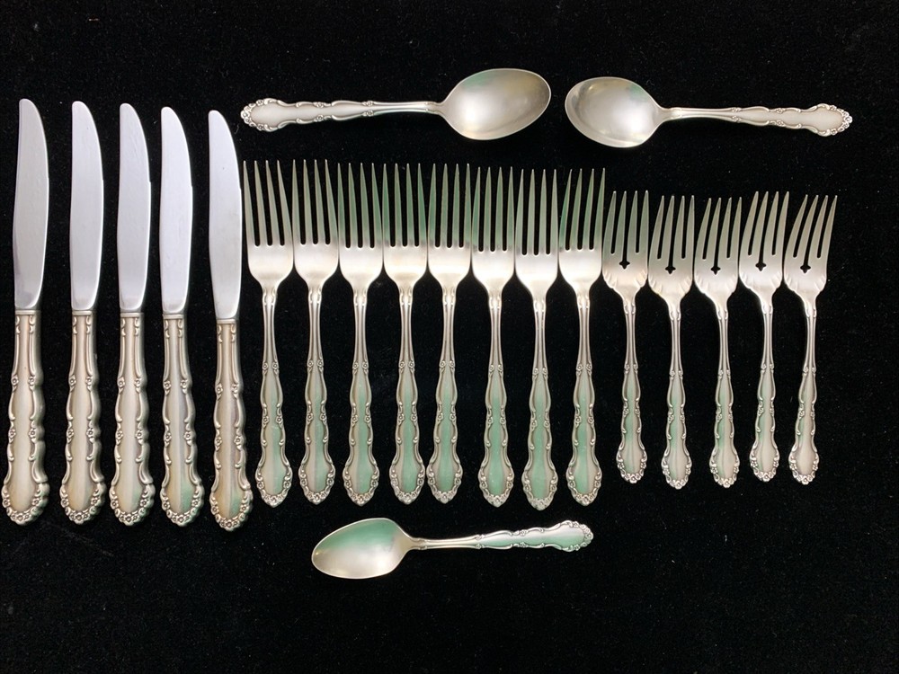 21 Piece Oneida- 1881 Roger’s Silverplate Flatware