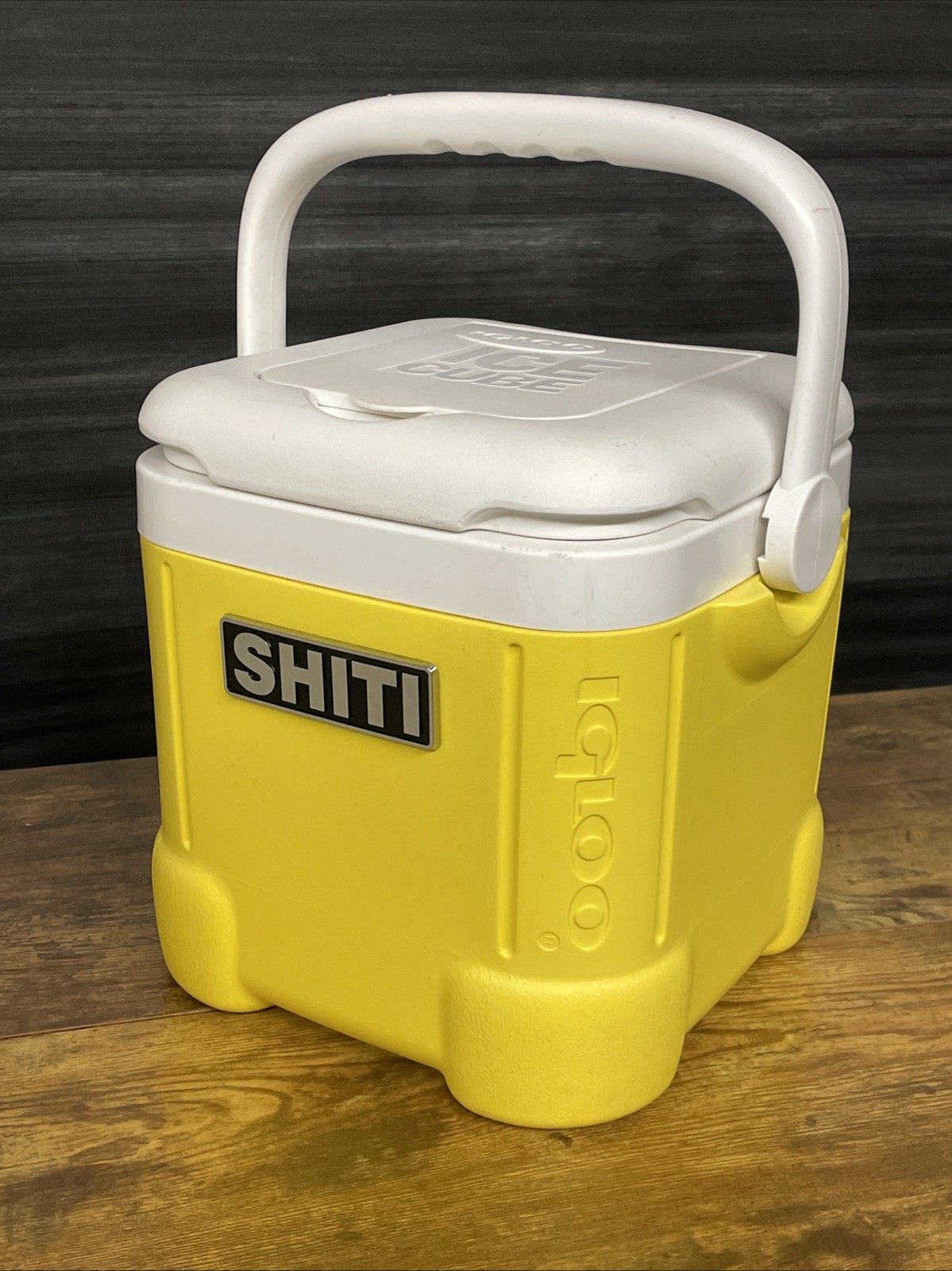 Igloo SHITI EMBLEM Ice Cube Yellow & White Cooler 12qt ~ 14 Cans