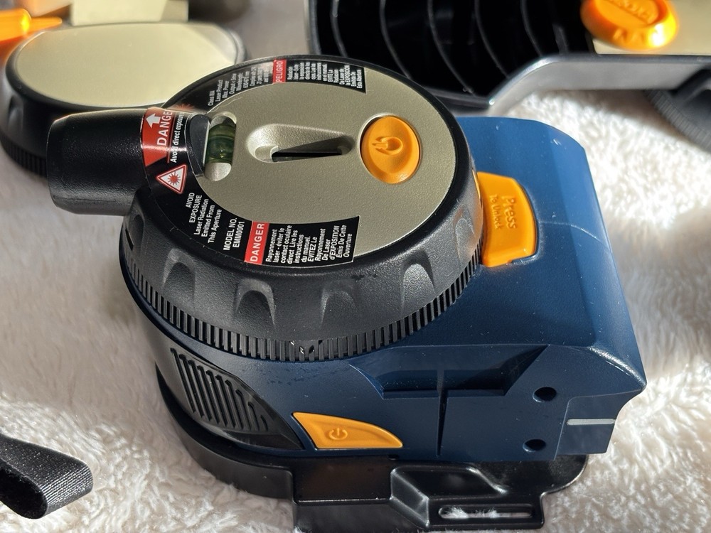 RYOBI AIRGRIP MULTITASKIT LASER LEVEL FALSHLIGHT MULTI TASK KIT  EMM0001