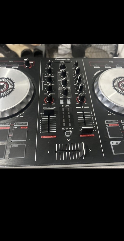Pioneer DJ DDJ-SB2 Double Deck Controller, 16 Pads, Filter, Loop, Pitch, USB, EQ
