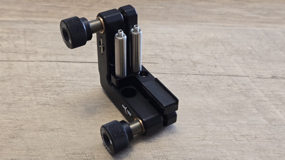 THORLABS KM100C Kinematic Rectangular Optic Mount Right Handed