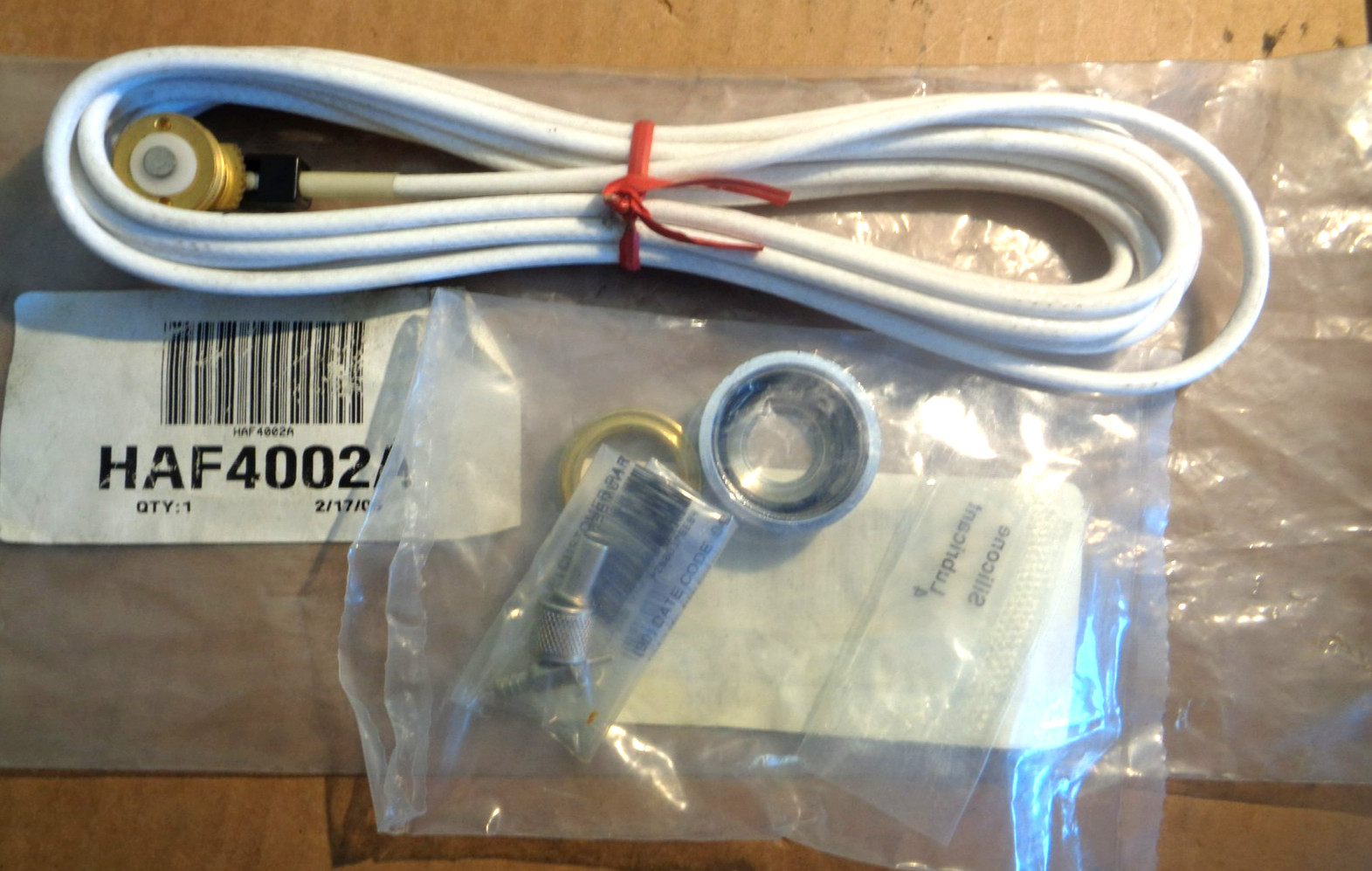 New Motorola HAF4002A 1/4 Wave Antenna Mount & Cable; no antenna