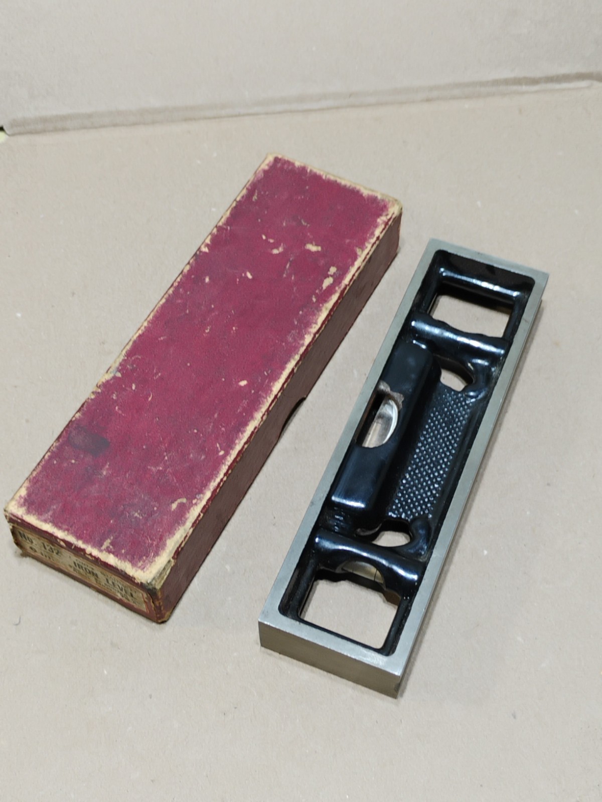 Vintage Starrett No. 132 Iron Level 6" Machinist Level w/ Original Box