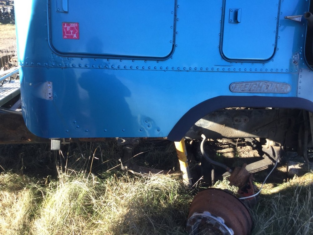 Freightliner FLA ALUMINUM Right/Passenger CAB CORNER/ SIDE Panel