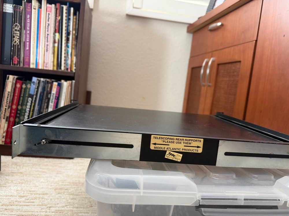 Middle Atlantic 1U pull-out Rack shelf