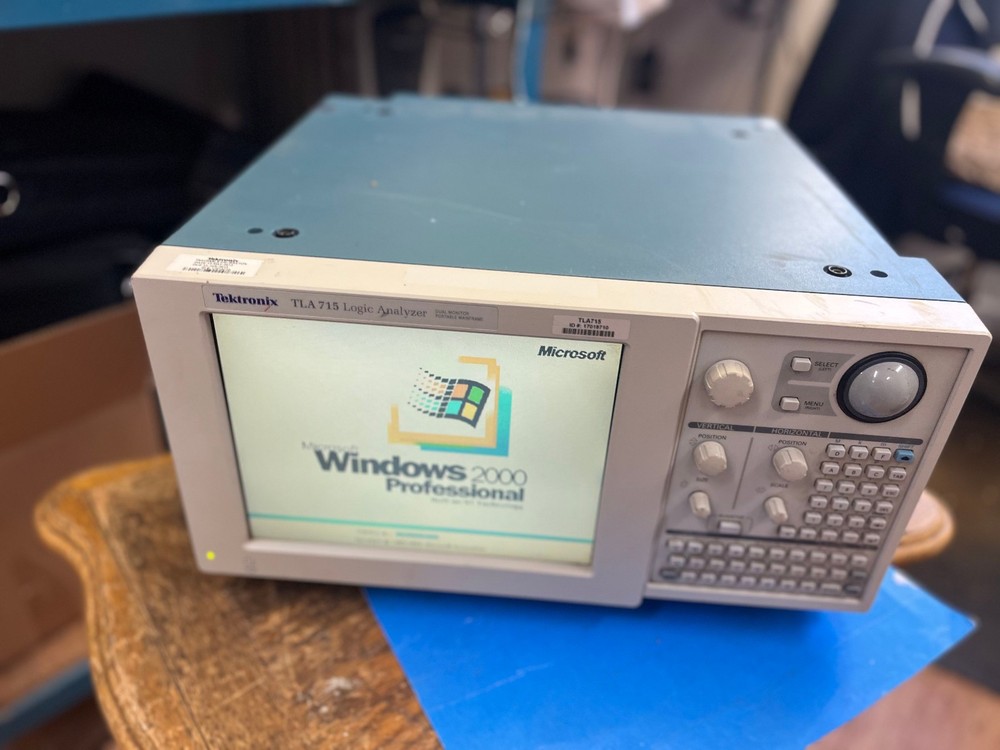 9BB   Tektronix TLA 715 Logic Analyzer