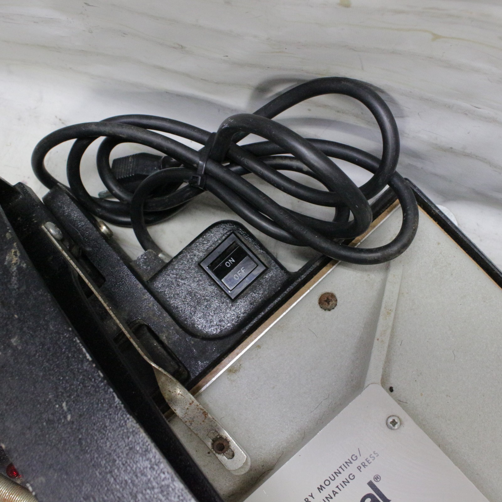 Seal Products - Seal Compress 110S Dry Mounting Laminating Press 15" x 12"