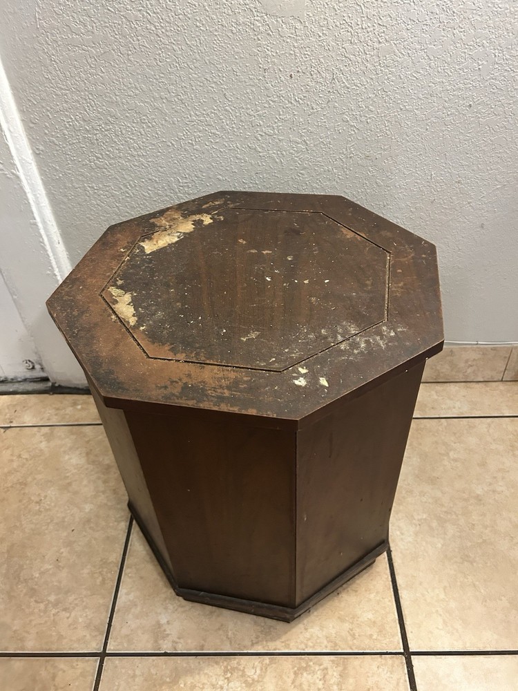Middle Century Classic Drum Table ￼