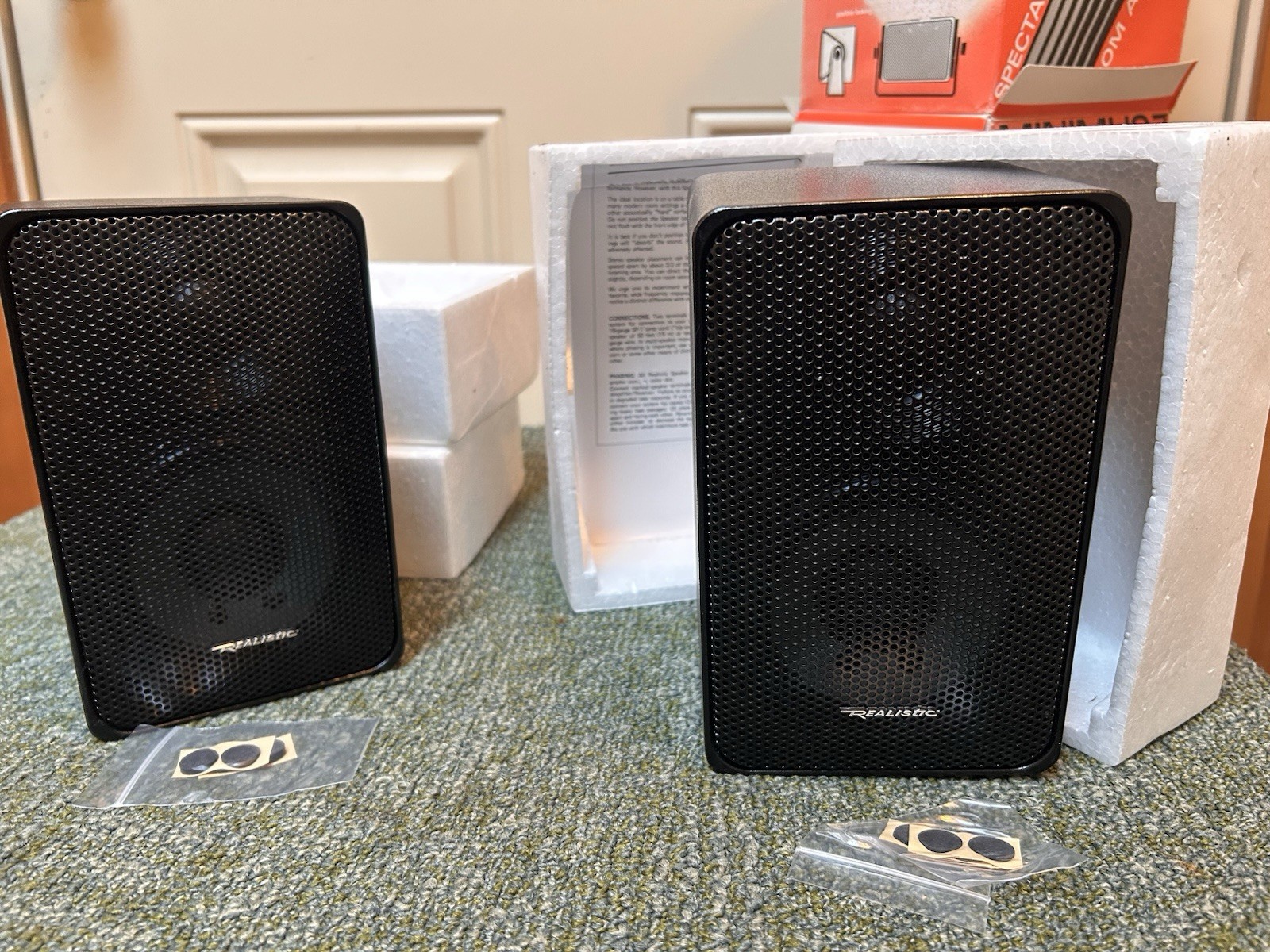 Lot Of 2 Realistic Minimus-7 Black 40W Bookshelf Speakers