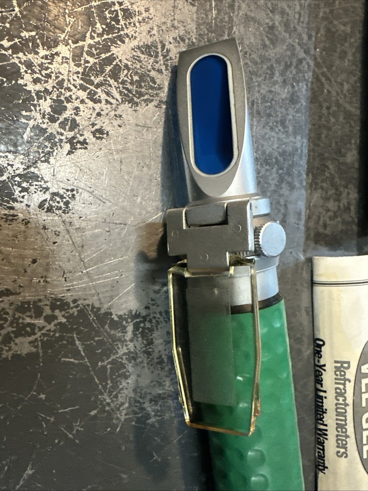 Vee Gee Refractometer Model: BX-20 Serial # 015396 In Pouch