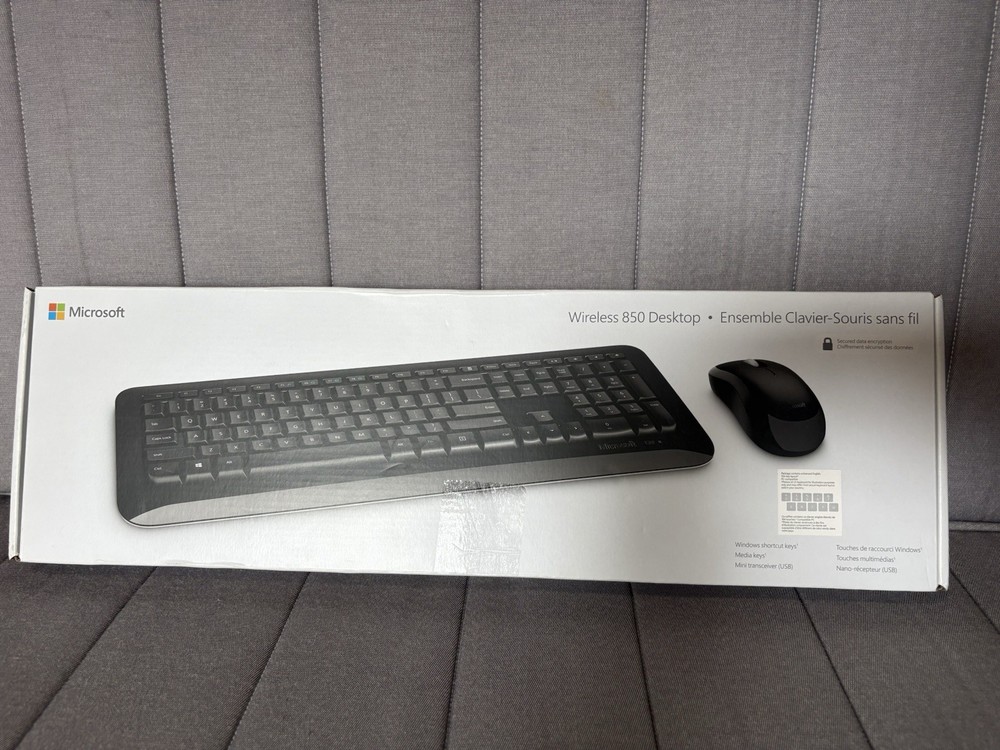 Microsoft Wireless 850 Desktop Keyboard/Mouse PY9-00002 Combo with USB Dongle