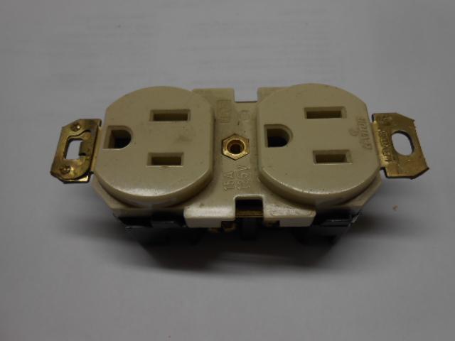 LEVITON/HUBBELL DUPLEX 15AMP (6)IVORY (7)BROWN