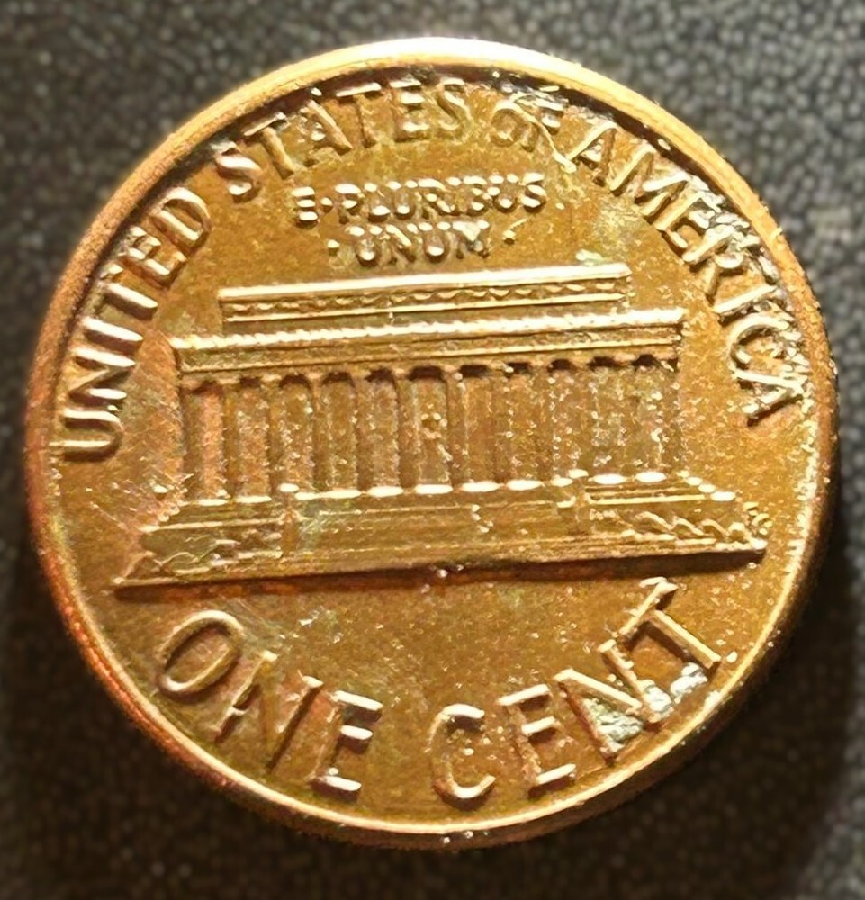 1987 Lincoln penny, no mint mark, visible VDB