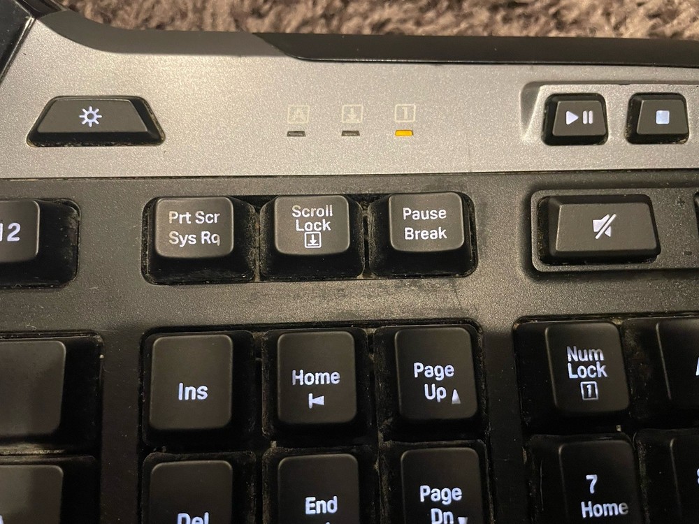 G510 Logitech Wired Gaming Keyboard Backlit LCD Programmable (Please Read)